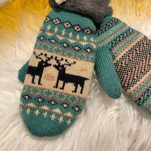 NWT Fleece Lined Reindeer Mittens  one size
